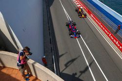 Даниил Квят, Scuderia Toro Rosso STR12, и Даниэль Риккардо, Red Bull Racing RB13
