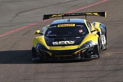 #9 K-Pax Racing, McLaren 650S GT3: Alvaro Parente