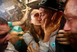 Nico Rosberg, Mercedes AMG F1 celebrates his World Championship with wife Vivian Rosberg and the team