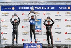 Podium : le vainqueur Graham Rahal, Rahal Letterman Lanigan Racing Honda, le deuxième, Josef Newgarden, Team Penske Chevrolet, le troisième, Will Power, Team Penske Chevrolet