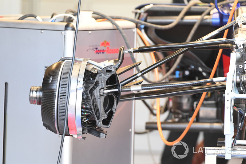 Scuderia Toro Rosso STR12: Vorderrad-Bremse