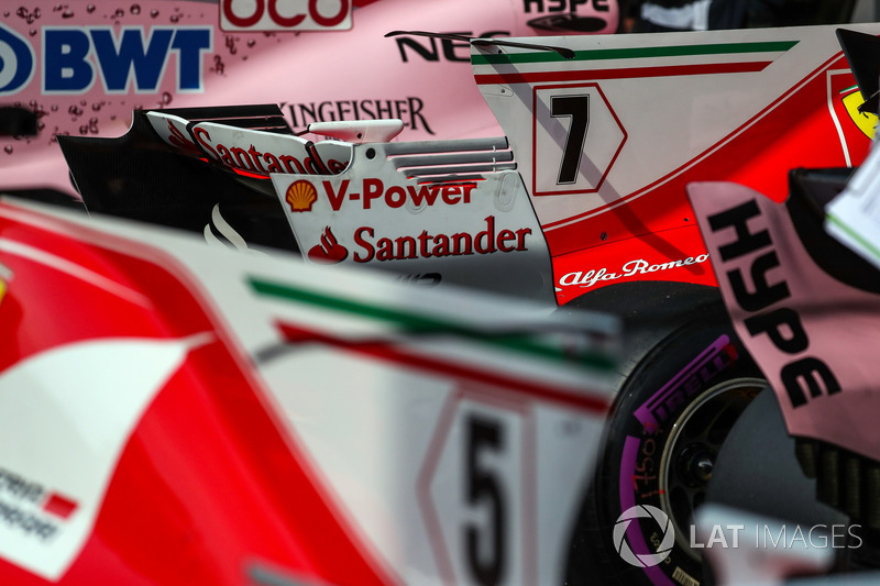 Dettaglio dell'ala posteriore di Sebastian Vettel, Ferrari SF70H nel parco chiuso