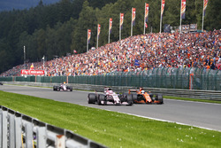 Esteban Ocon, Sahara Force India F1 VJM10, Fernando Alonso, McLaren MCL32, Sergio Perez, Sahara Force India F1 VJM10