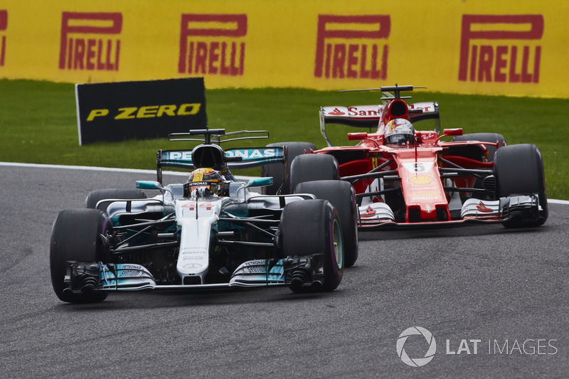 Lewis Hamilton, Mercedes AMG F1 W08, Sebastian Vettel, Ferrari SF70H