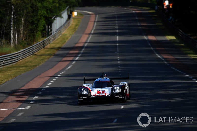 #1 Porsche Team Porsche 919 Hybrid: Neel Jani, Andre Lotterer, Nick Tandy
