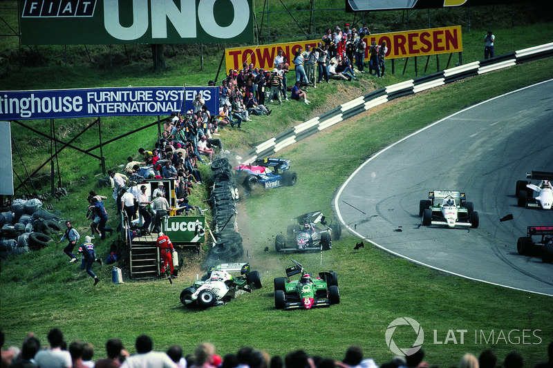 Eddie Cheever, Philippe Alliot, Stefan Johansson, Jo Gartner, crash on the first lap