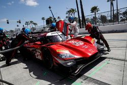 #55 Mazda Motorsports Mazda DPi: Jonathan Bomarito, Tristan Nunez, pit stop