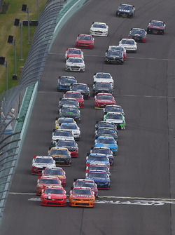 Restart: Justin Allgaier, JR Motorsports Chevrolet, Kyle Larson, Chip Ganassi Racing Chevrolet lead