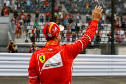 Sebastian Vettel, Ferrari, zwaait naar het publiek