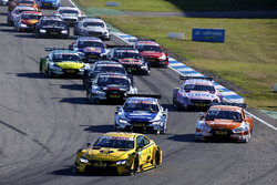 Actie bij de start, Timo Glock, BMW Team RMG, BMW M4 DTM leads