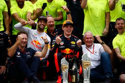 Max Verstappen, Red Bull Racing, racewinnaar, derde plaats Daniel Ricciardo, Red Bull Racing, Christ