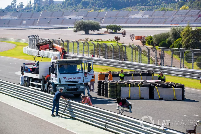 Sebastien Buemi, Renault e.Dams inspects the damage to the first chicane after James Rossiter, Venturi Formula E Teamcrashed at the chicane