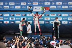 Podium: tweede plaats Tiago Monteiro, Honda Racing Team JAS, Honda Civic WTCC, racewinnaar Mehdi Bennani, Sébastien Loeb Racing, Citroën C-Elysée WTCC, derde plaats Thed Björk, Polestar Cyan Racing, Volvo S60 Polestar TC1