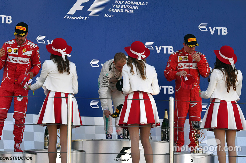 Grid girls no pódio