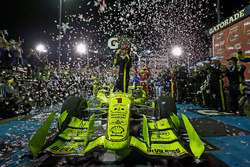 Le vainqueur Simon Pagenaud, Team Penske Chevrolet