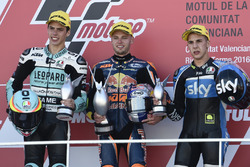 Podium : le vainqueur Brad Binder, Red Bull KTM Ajo, KTM; le second Joan Mir, Leopard Racing, KTM; le troisième Andrea Migno, SKY Racing Team VR46, KTM