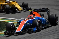 Esteban Ocon, Manor Racing MRT05, Kevin Magnussen, Renault Sport F1 Team RS16