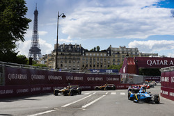 Sébastien Buemi, Renault e.Dams, precede Jean-Eric Vergne, Techeetah