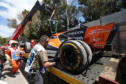 Auto von Stoffel Vandoorne, McLaren MCL32, wird geborgen