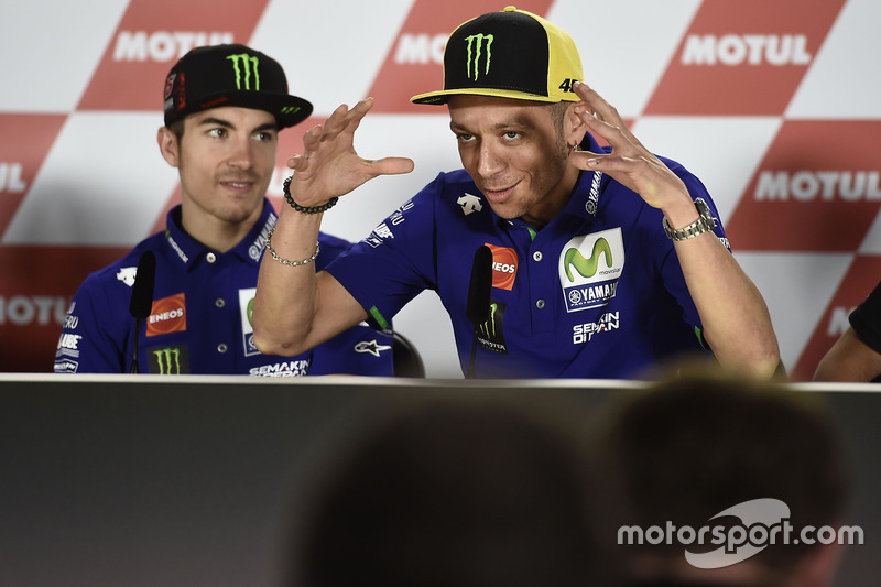 Hmm...apa yang sedang dilakukan Valentino Rossi ya?