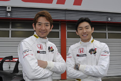 武藤英紀と中嶋大祐(#16 チーム無限 NSX-GT)