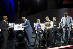 Gli ex giocatori e analisti Kenny Smith e Charles Barkley, il pilota MS Amlin Andretti Antonio Felix