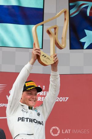 Le vainqueur Valtteri Bottas, Mercedes AMG F1