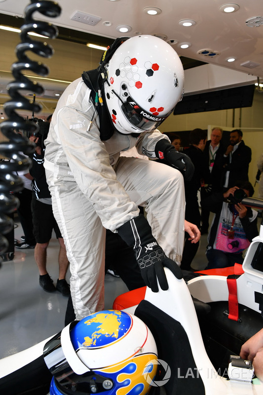 Дэвид Салинс, F1 Experiences, и журналист Джонатан Нобл