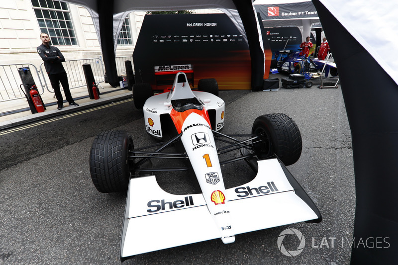 A 1991 McLaren Honda MP4/6 under an awning ahead of the London Formula 1 street parade