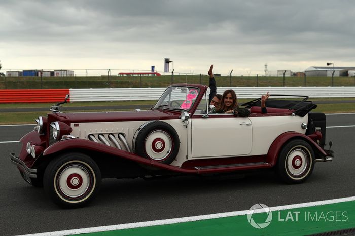Noemi de Miguel, Movistar TV  en un Bentley clásico