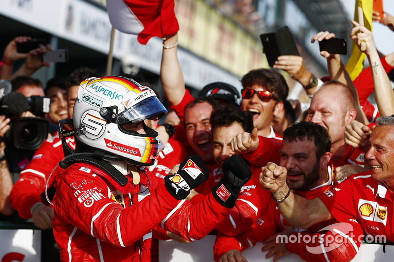 Sebastian Vettel celebra su victoria en Australia