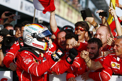 El ganador Sebastian Vettel, Ferrari