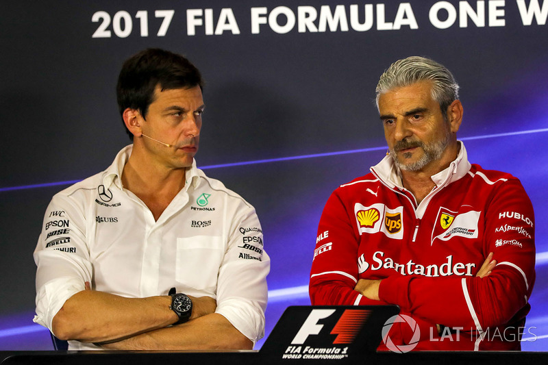 Toto Wolff, Mercedes AMG F1 Director of Motorsport and Maurizio Arrivabene, Ferrari Team Principal i