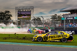 Nick Percat, Brad Jones Racing Holden, Lee Holdsworth, Team 18 Holden crash