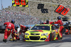 Dale Earnhardt Jr., Hendrick Motorsports Chevrolet pit stop