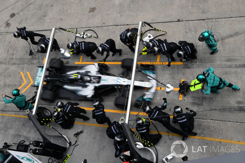 Valtteri Bottas, Mercedes-Benz F1 W08 pit stop