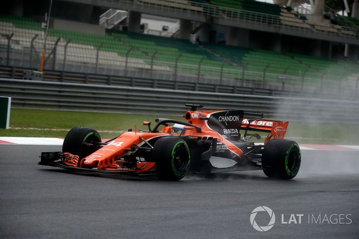 Fernando Alonso, que testou o Halo na primeira volta, surpreendeu e foi o 3º melhor.