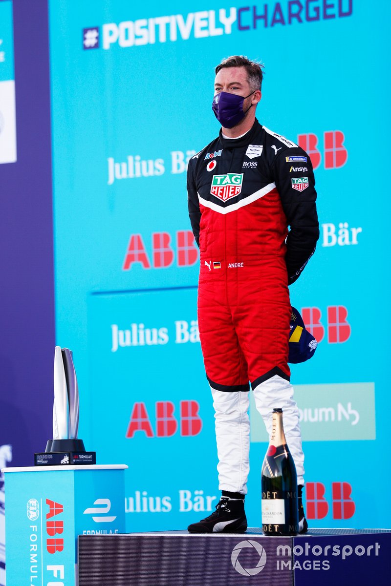 Podio: segundo lugar Andre Lotterer, Tag Heuer Porsche