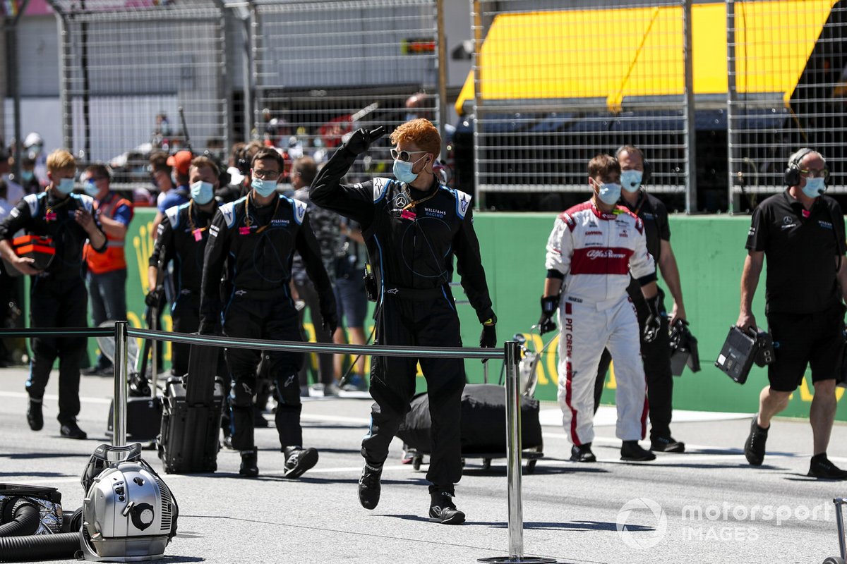 Mecánicos de Williams en la parrilla