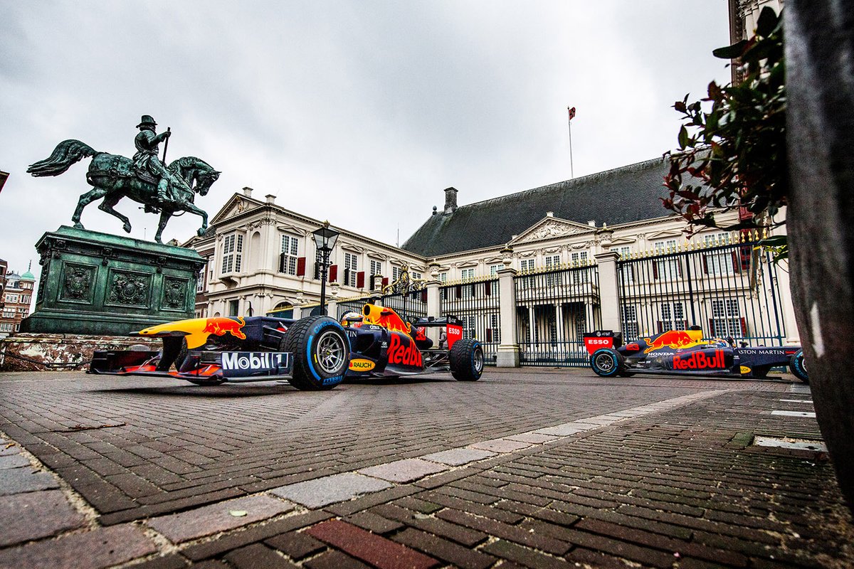 Max Verstappen y Alexander Albon, Red Bull Racing