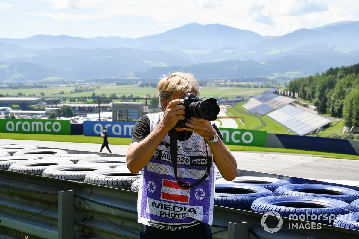 Steven Tee, fotógrafo