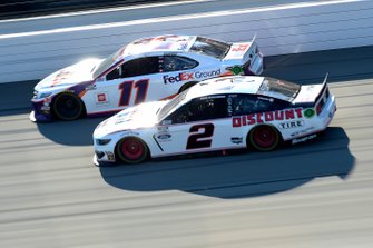 Brad Keselowski, Team Penske, Ford Mustang, Denny Hamlin, Joe Gibbs Racing, Toyota Camry