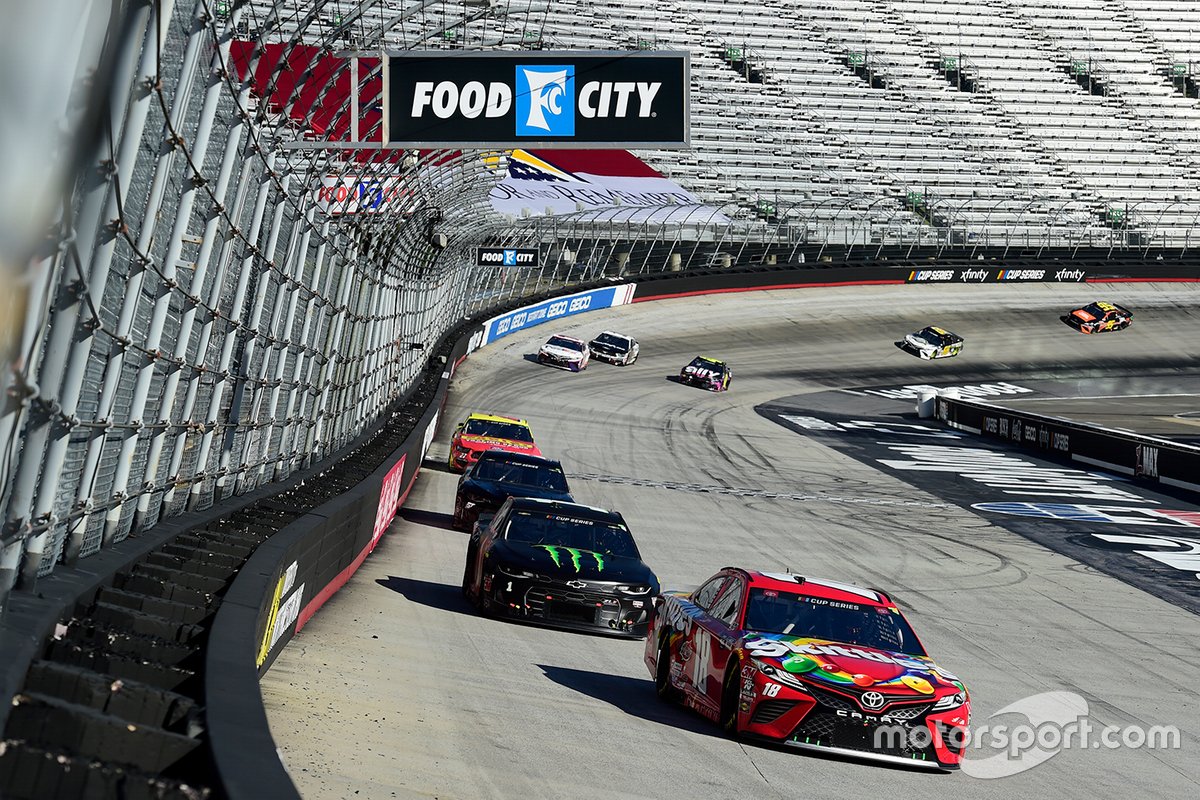 Kyle Busch, Joe Gibbs Racing Toyota, Kurt Busch, Chip Ganassi Racing, Chevrolet Camaro