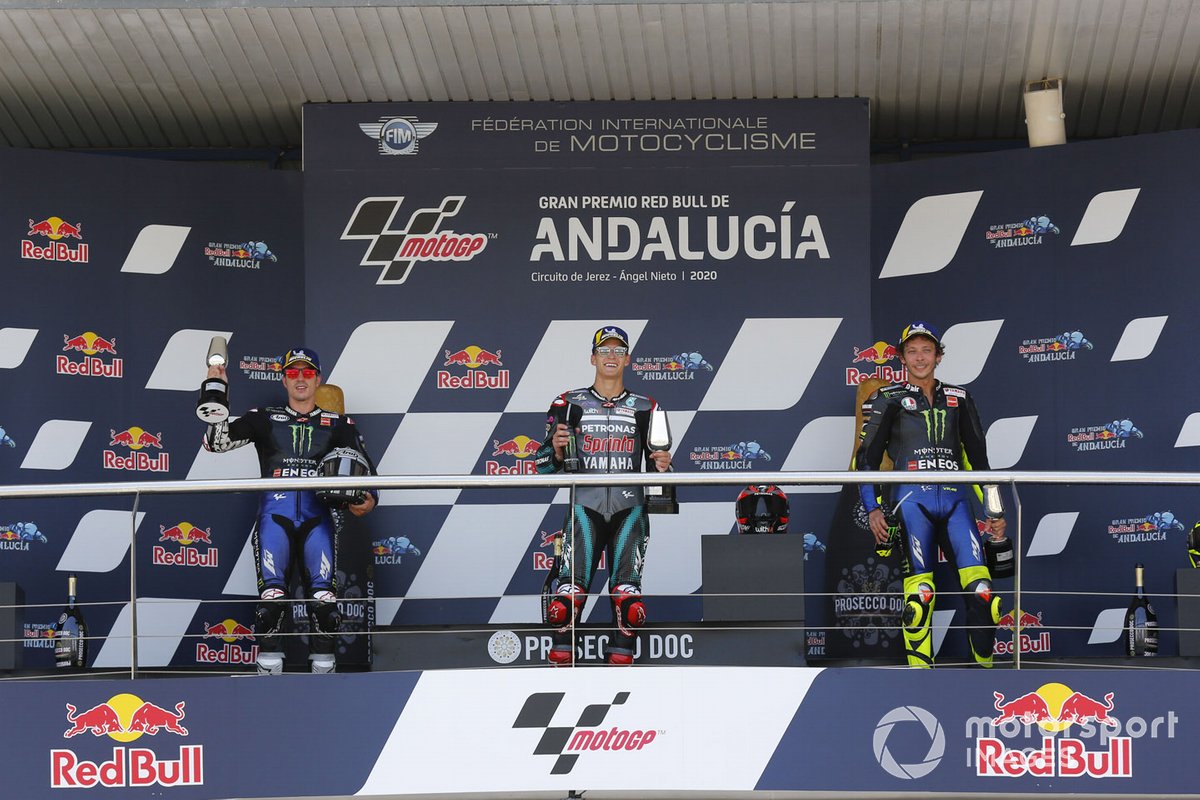 Podio:l ganador de la carrera Fabio Quartararo, Petronas Yamaha SRT, segundo lugar Maverick Viñales, Yamaha Factory Racing, tercer lugar Valentino Rossi, Yamaha Factory Racing
