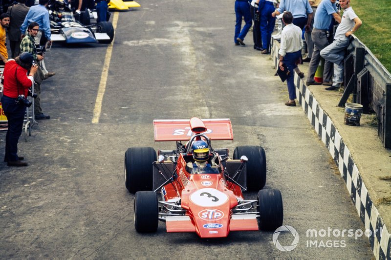 Ronnie Peterson, March 721G Ford heads to pit exit