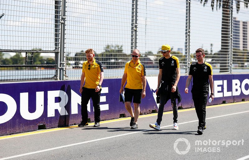 Esteban Ocon, Renault F1 and members of the team walk the track