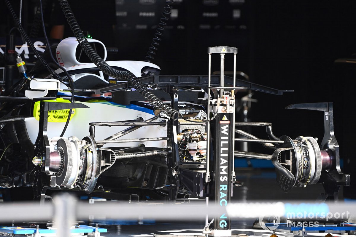 Detalle de la suspensión delantera y los frenos de Williams