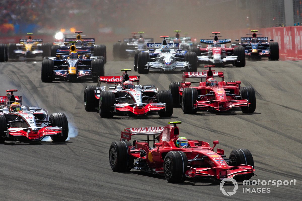 Felipe Massa, Ferrari F2008 leads Lewis Hamilton, McLaren MP4-23 Mercedes, Kimi Raikkönen, Ferrari F2008 and Heikki Kovalainen, McLaren MP4-23 Mercedes at the start