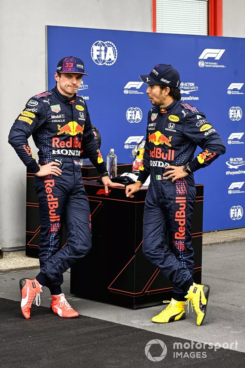 Max Verstappen, Red Bull Racing, e Sergio Perez, Red Bull Racing, parlano dopo le Qualifiche