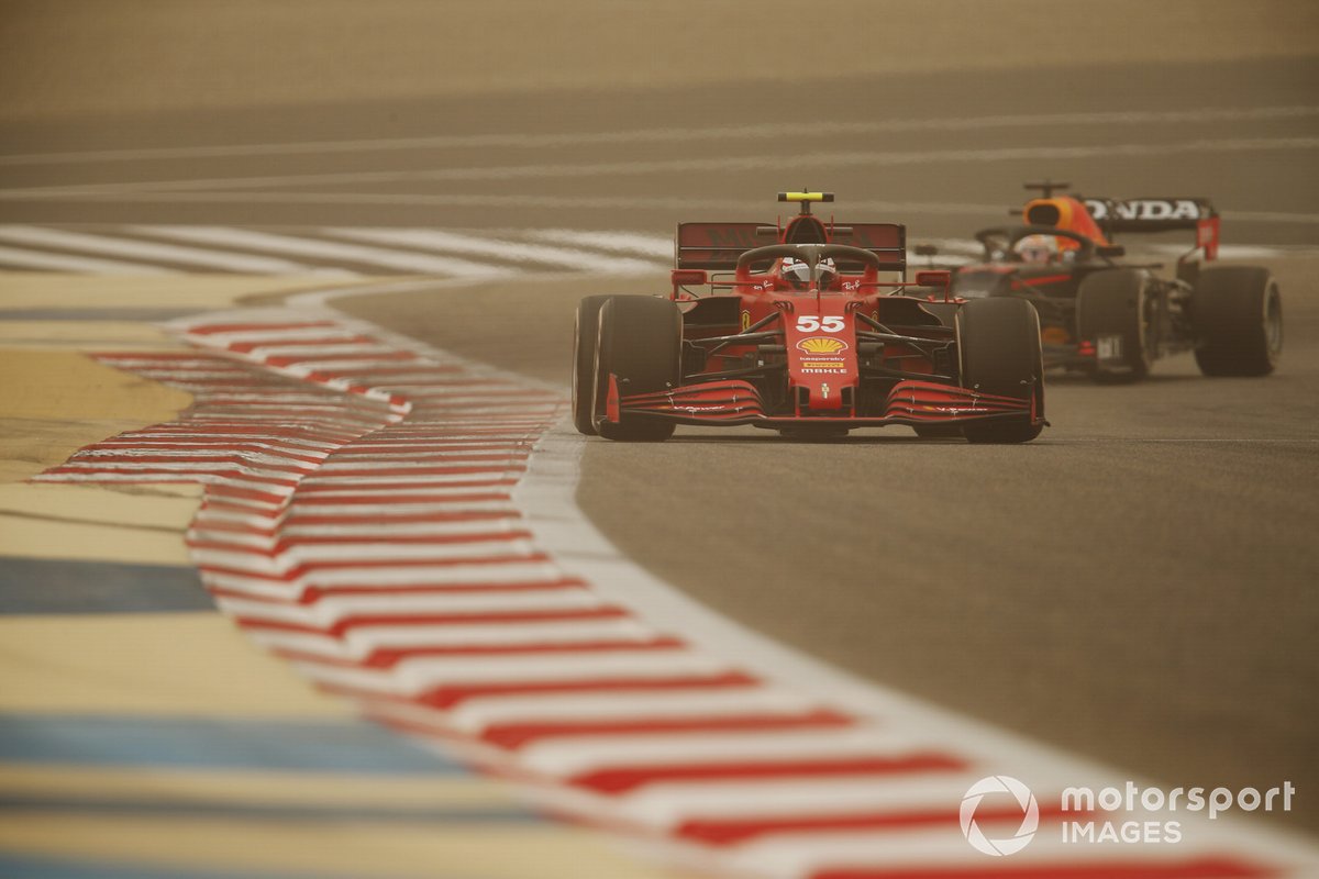 Carlos Sainz Jr., Ferrari SF21, Max Verstappen, Red Bull Racing RB16B